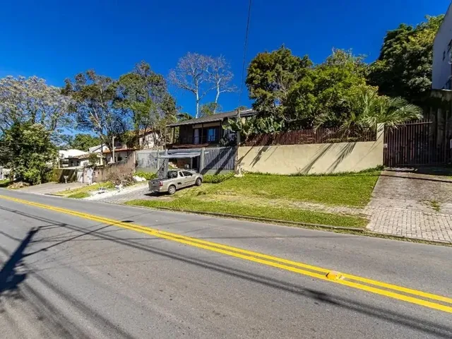 Casa com 530m² 3 quartos e 3 banheiros, à venda, no bairro Santa Cândida em Curitiba