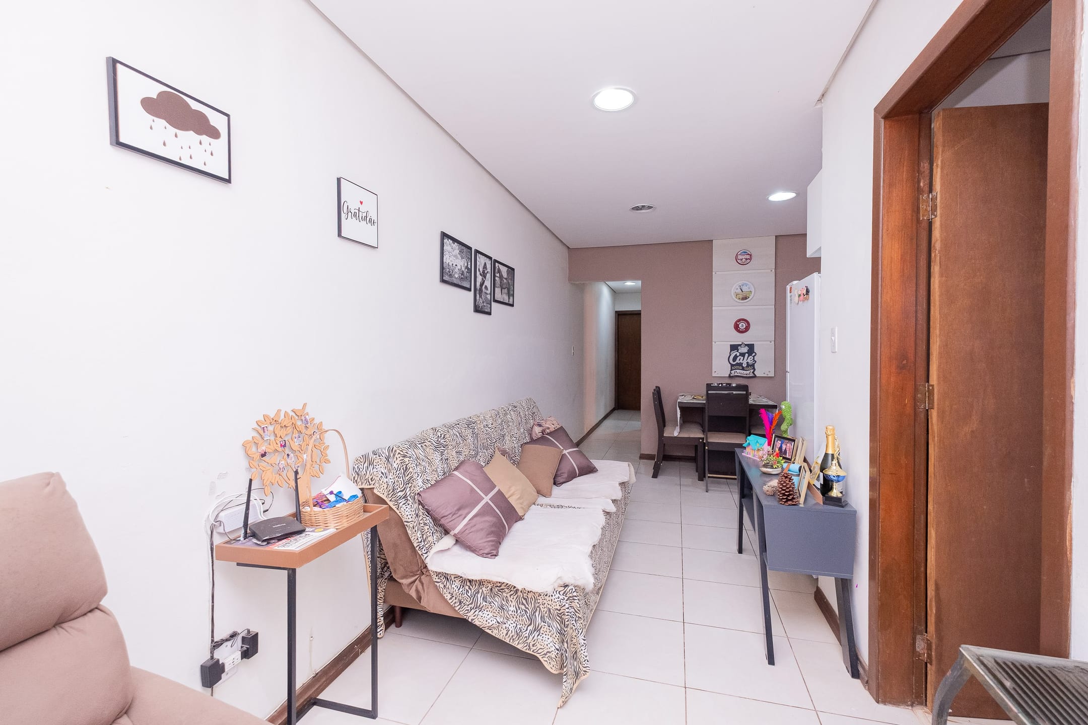 Casa à venda no Laranjal, Pelotas: 110 m², 3 quartos (sendo 1 suíte), cozinha planejada, espaço gourmet com piscina e churrasqueira.