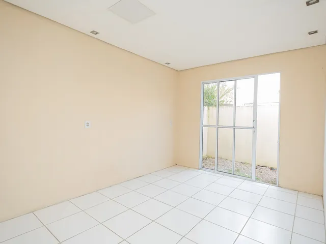 Casa com 59m² 2 quartos e 2 banheiros, à venda ou para alugar, no bairro Três Vendas em Pelotas