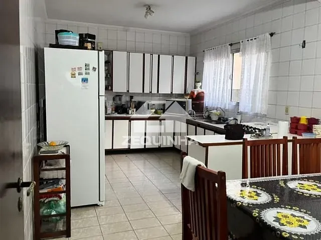 Casa com 210m² 4 quartos e 4 banheiros, à venda, no bairro Vl Yara em Osasco