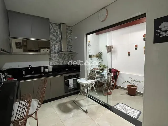 Casa 3 quartos e 2 banheiros, à venda, no bairro Sinimbu em Belo Horizonte