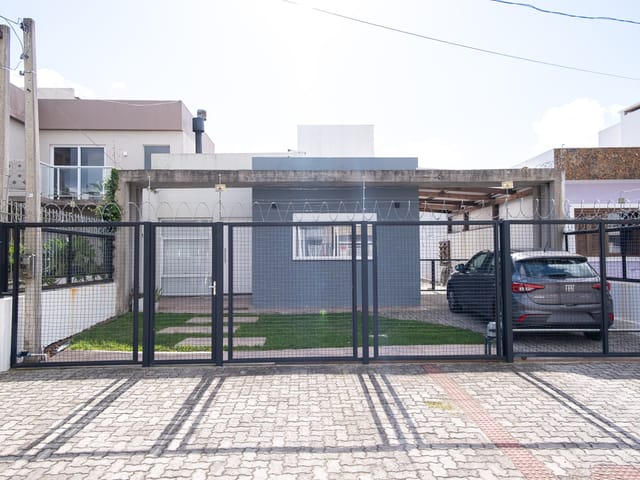 Casa com 250m² 2 quartos e 2 banheiros, à venda, no bairro Laranjal em Pelotas
