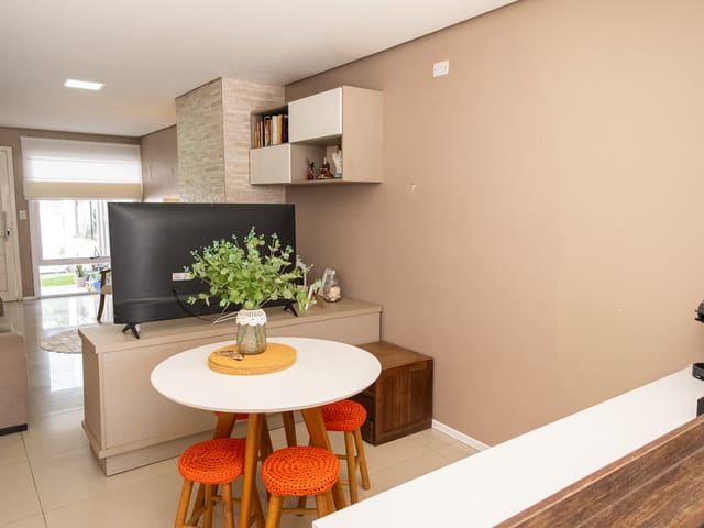 Casa com 250m² 2 quartos e 2 banheiros, à venda, no bairro Laranjal em Pelotas
