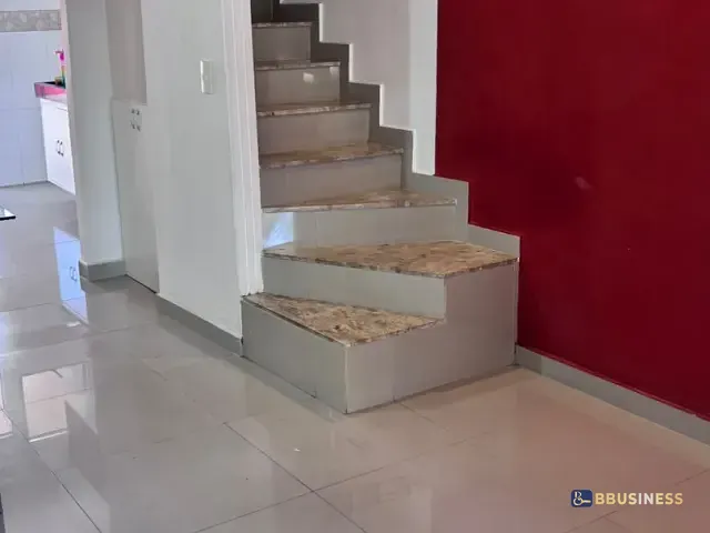 Casa 2 quartos e 1 banheiro, para alugar, no bairro Parque Jóquei Club em Campos dos Goytacazes