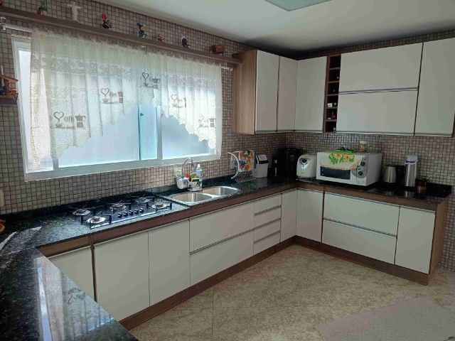 Casa com 300m² 5 quartos e 4 banheiros, à venda, no bairro Centro em Pelotas
