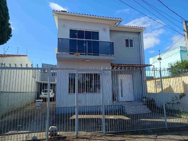 Casa com 300m² 5 quartos e 4 banheiros, à venda, no bairro Centro em Pelotas