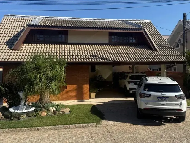 Casa com 567m² 4 quartos e 5 banheiros, à venda, no bairro São Braz em Curitiba