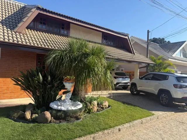 Casa com 567m² 4 quartos e 5 banheiros, à venda, no bairro São Braz em Curitiba