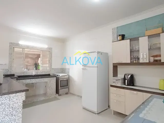 Casa com 310m² 4 quartos e 3 banheiros, à venda, no bairro Jardim Satélite em São José dos Campos