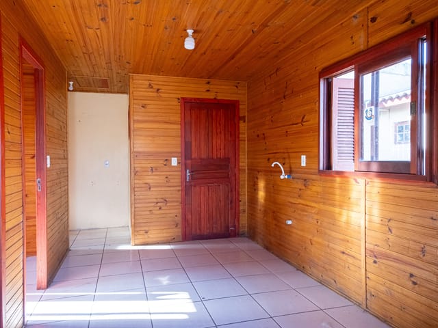 Casa 2 quartos e 1 banheiro, à venda ou para alugar, no bairro Fragata em Pelotas