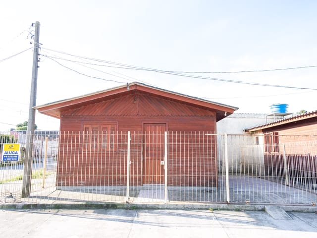 Casa 2 quartos e 1 banheiro, à venda ou para alugar, no bairro Fragata em Pelotas
