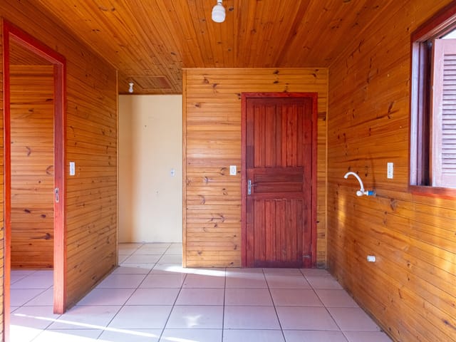 Casa 2 quartos e 1 banheiro, à venda ou para alugar, no bairro Fragata em Pelotas