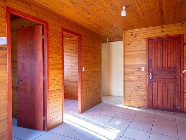 Casa 2 quartos e 1 banheiro, à venda ou para alugar, no bairro Fragata em Pelotas