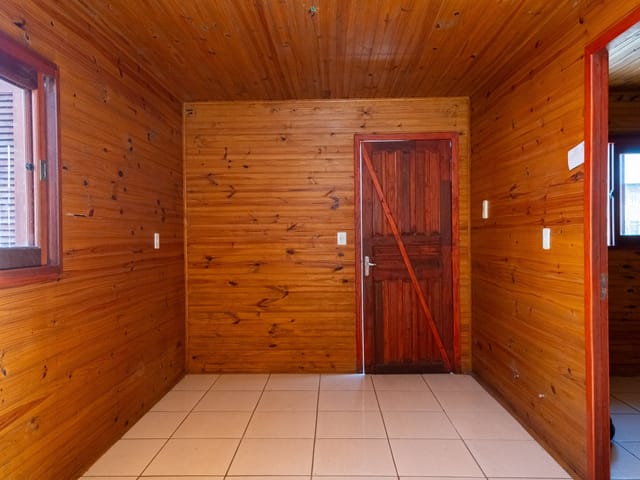 Casa 2 quartos e 1 banheiro, à venda ou para alugar, no bairro Fragata em Pelotas