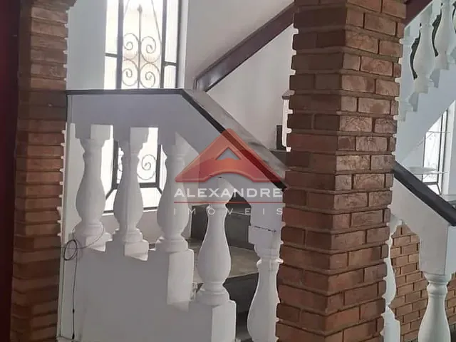Casa com 300m² 3 quartos e 2 banheiros, à venda ou para alugar, no bairro Vila Industrial em São José dos Campos