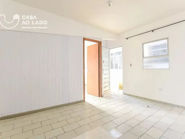 Casa 2 quartos e 1 banheiro, para alugar, no bairro Cajuru em Curitiba