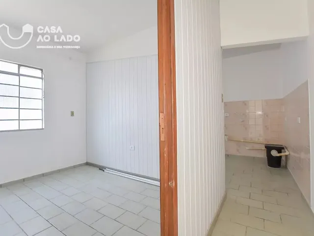Casa 2 quartos e 1 banheiro, para alugar, no bairro Cajuru em Curitiba