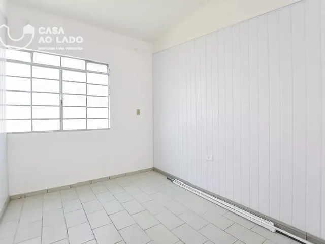 Casa 2 quartos e 1 banheiro, para alugar, no bairro Cajuru em Curitiba