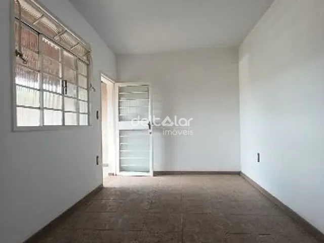 Casa com 360m² 2 quartos e 2 banheiros, à venda, no bairro Planalto em Belo Horizonte