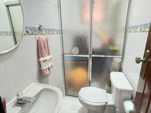 Casa com 300m² 3 quartos e 2 banheiros, à venda, no bairro Vila Geny em Lorena