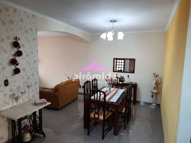 Casa com 250m² 3 quartos e 3 banheiros, à venda, no bairro Vila Antônio Augusto Luiz em Caçapava