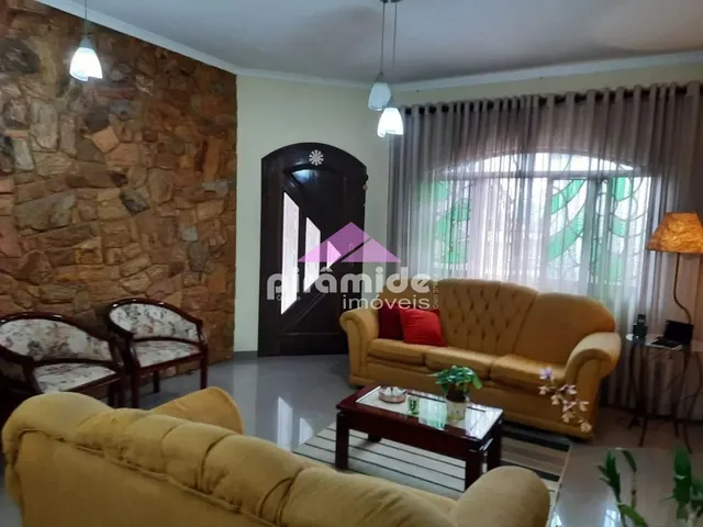 Casa com 250m² 3 quartos e 3 banheiros, à venda, no bairro Vila Antônio Augusto Luiz em Caçapava