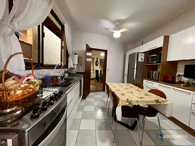 Casa com 485m² 4 quartos e 4 banheiros, à venda, no bairro Centro em Bertioga
