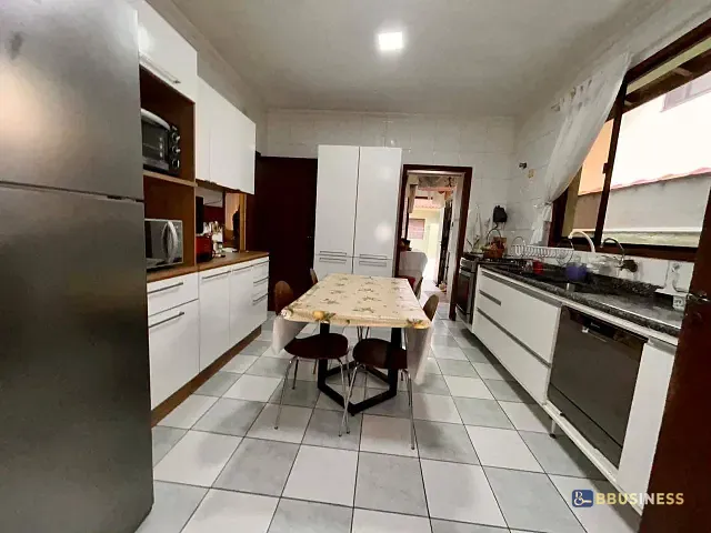 Casa com 485m² 4 quartos e 4 banheiros, à venda, no bairro Centro em Bertioga