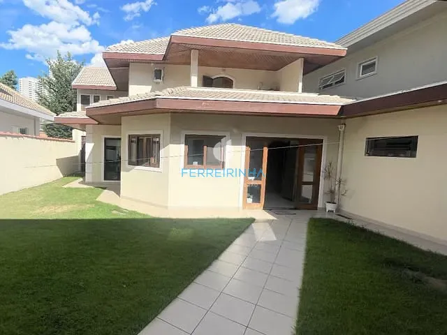 Casa com 360m² 3 quartos e 4 banheiros, à venda, no bairro Jardim das Colinas em São José dos Campos