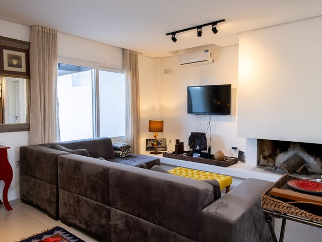 Casa com 240m² 3 quartos e 3 banheiros, à venda, no bairro Las Acácias em Pelotas