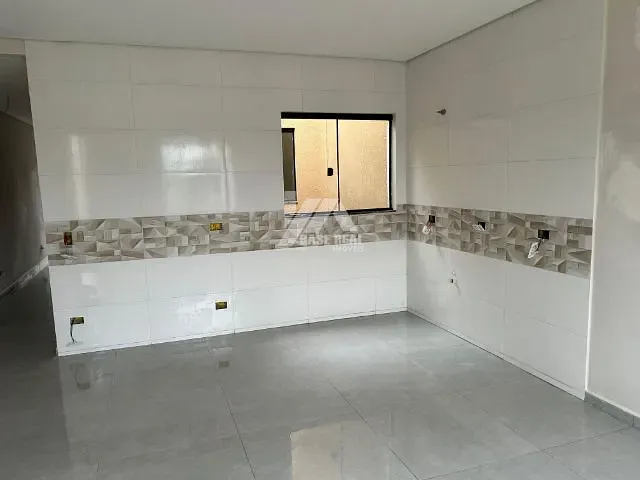 Casa 2 quartos e 1 banheiro, à venda, no bairro Uvaranas em Ponta Grossa