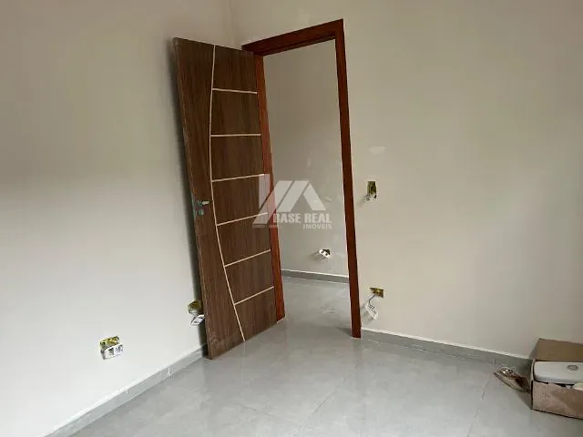 Casa 2 quartos e 1 banheiro, à venda, no bairro Uvaranas em Ponta Grossa