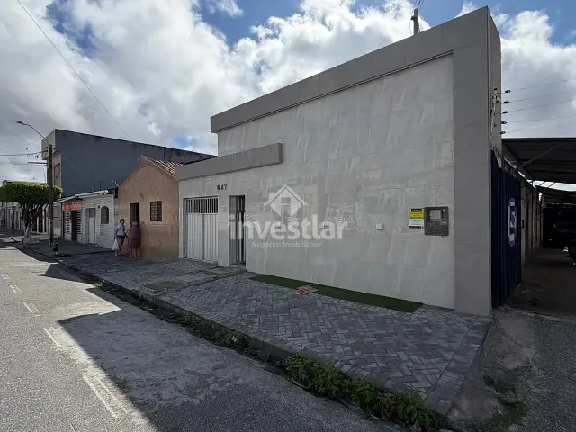 Casa com 400m² 3 quartos e 1 banheiro, à venda, no bairro Liberdade em Campina Grande