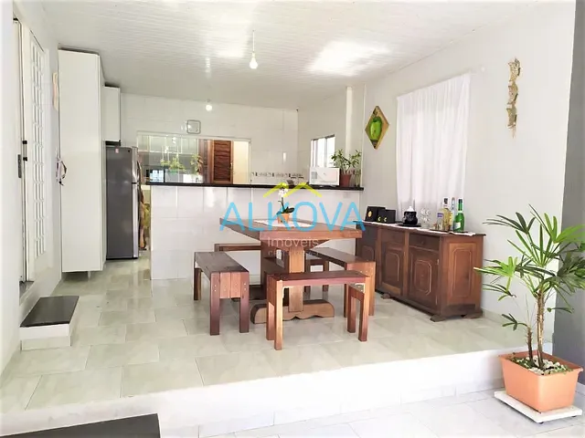 Casa com 300m² 4 quartos e 3 banheiros, à venda, no bairro Parque Industrial em São José dos Campos