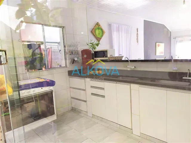 Casa com 300m² 4 quartos e 3 banheiros, à venda, no bairro Parque Industrial em São José dos Campos