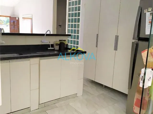 Casa com 300m² 4 quartos e 3 banheiros, à venda, no bairro Parque Industrial em São José dos Campos