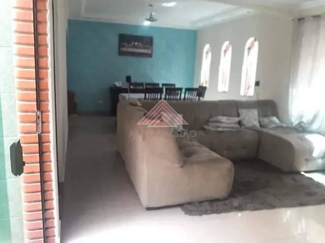 Casa com 285m² 3 quartos e 2 banheiros, à venda, no bairro Vila Feital em Mauá