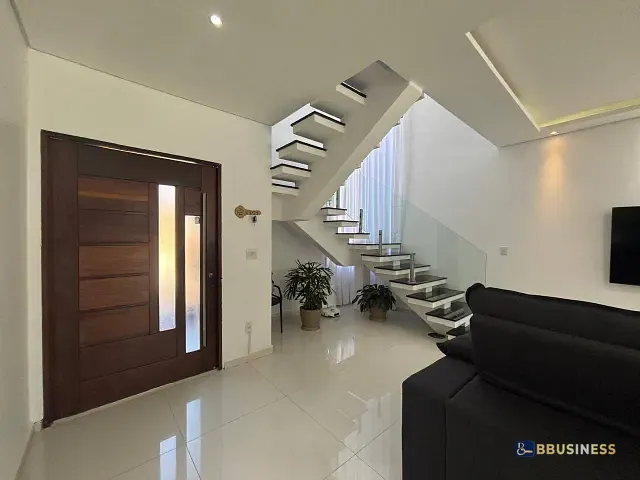 Casa com 360m² 4 quartos e 5 banheiros, à venda, no bairro Vila Rica em Vargem Grande Paulista