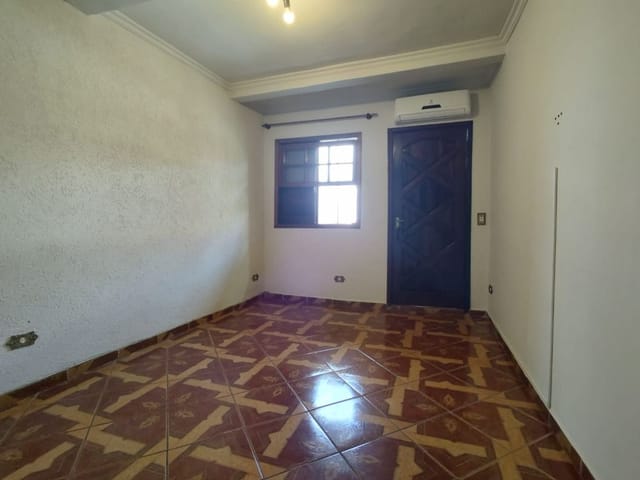 Casa com 309m² 4 quartos e 5 banheiros, à venda, no bairro Vila Dirce em Carapicuíba