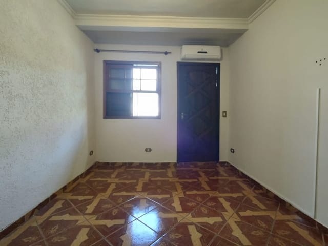 Casa com 309m² 4 quartos e 5 banheiros, à venda, no bairro Vila Dirce em Carapicuíba