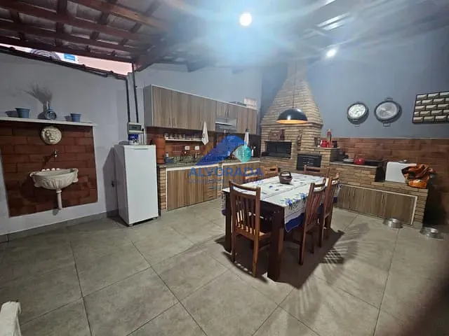 Casa com 250m² 3 quartos e 2 banheiros, à venda, no bairro Jardim das Indústrias em São José dos Campos