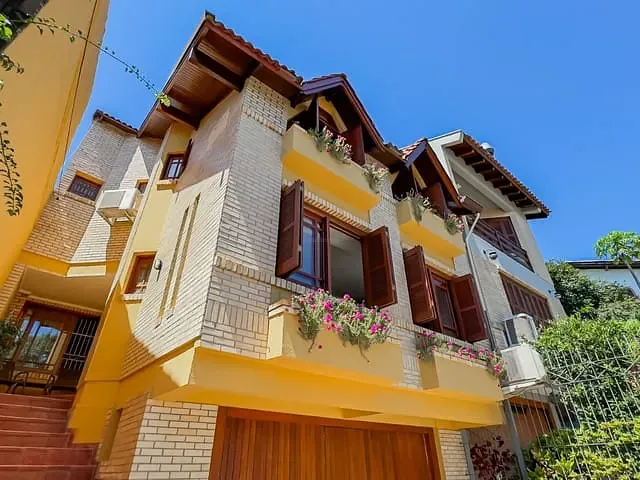 Casa 3 quartos e 3 banheiros, à venda, no bairro Chácara das Pedras em Porto Alegre