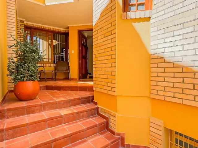Casa 3 quartos e 3 banheiros, à venda, no bairro Chácara das Pedras em Porto Alegre