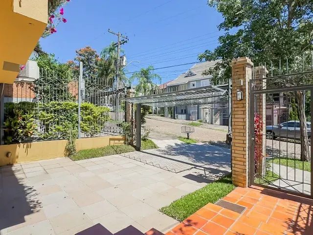 Casa 3 quartos e 3 banheiros, à venda, no bairro Chácara das Pedras em Porto Alegre