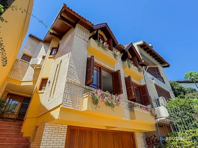 Casa 3 quartos e 3 banheiros, à venda, no bairro Chácara das Pedras em Porto Alegre