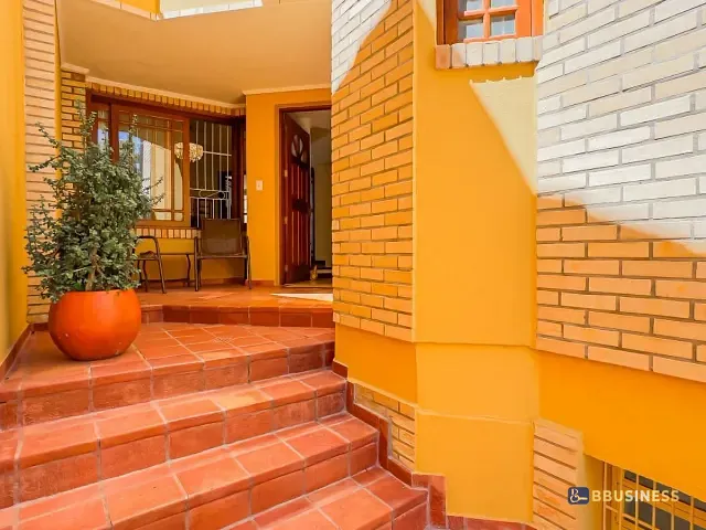 Casa 3 quartos e 3 banheiros, à venda, no bairro Chácara das Pedras em Porto Alegre