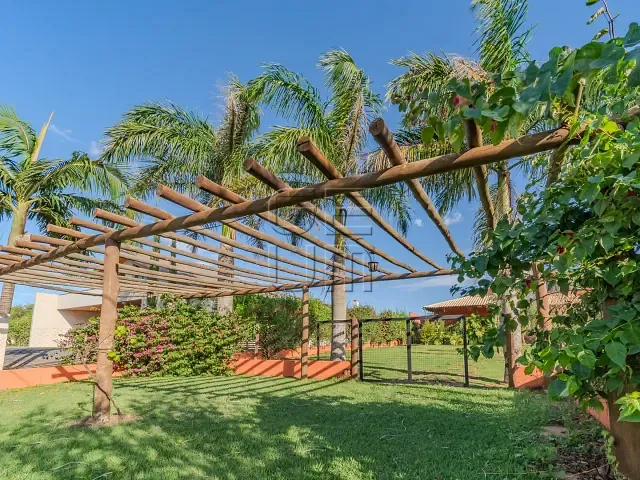 Casa com 2090m² 4 quartos e 4 banheiros, à venda ou para alugar, no bairro Recanto do Salto em Londrina