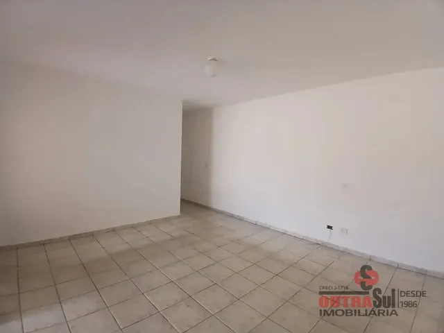 Casa 2 quartos e 1 banheiro, para alugar, no bairro Pinheirinho em Curitiba
