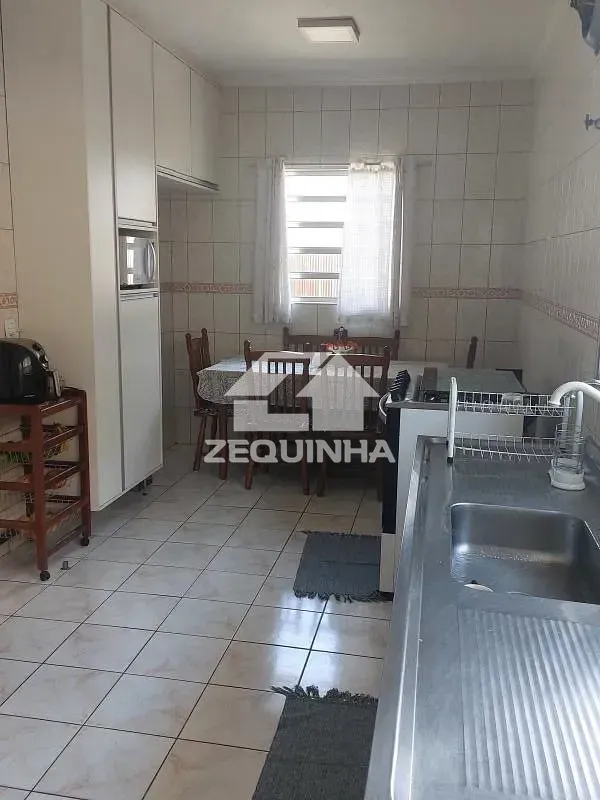 Casa, 3 quartos, 245 m² - Foto 3