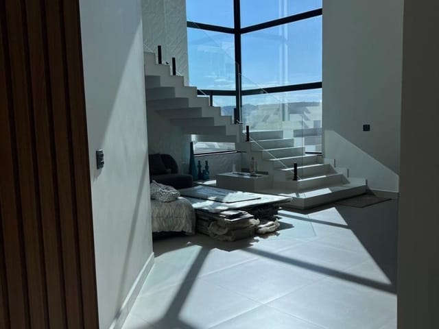 Casa com 600m² 4 quartos e 5 banheiros, à venda, no bairro Colinas do Paratehy em São José dos Campos